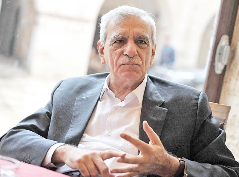 Ahmet Türk, Kürt çözümü tartışmalarında siyasi ve diplomatik tecrübesini konuşturdu. Kaynak-Sözcü gazetesi, Ruhat Mengi.jpg Ahmet Türk, Kürt çözümü tartışmalarında siyasi ve diplomatik tecrübesini konuşturdu. Kaynak-Sözcü gazetesi, Ruhat Mengi.jpg