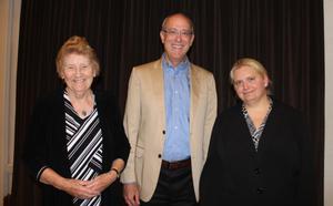 J. Ann Tickner ile Dr. Laura Sjoberg, Ekim 2016'daki bir ödül töreninde. .jpeg J. Ann Tickner ile Dr. Laura Sjoberg, Ekim 2016'daki bir ödül töreninde. .jpeg