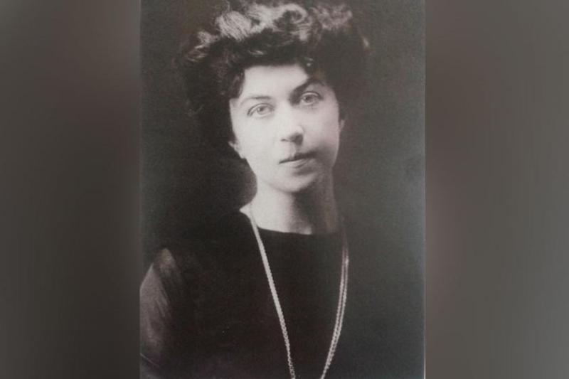 Dünyadaki ilk kadın bakan olan Aleksandra Kollontay. Fotoğraf-Wikimedia commons.jpg Dünyadaki ilk kadın bakan olan Aleksandra Kollontay. Fotoğraf-Wikimedia commons.jpg