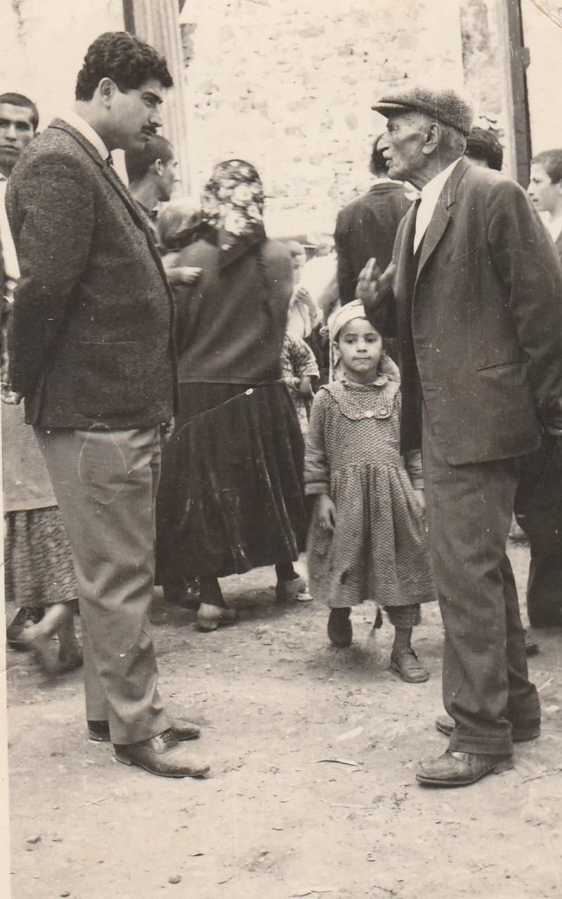 Qoco Ağa ile oğlu Sıtkı Elbistan. Kaynak, Doğan Ceren arşivi.jpg Qoco Ağa ile oğlu Sıtkı Elbistan. Kaynak, Doğan Ceren arşivi.jpg