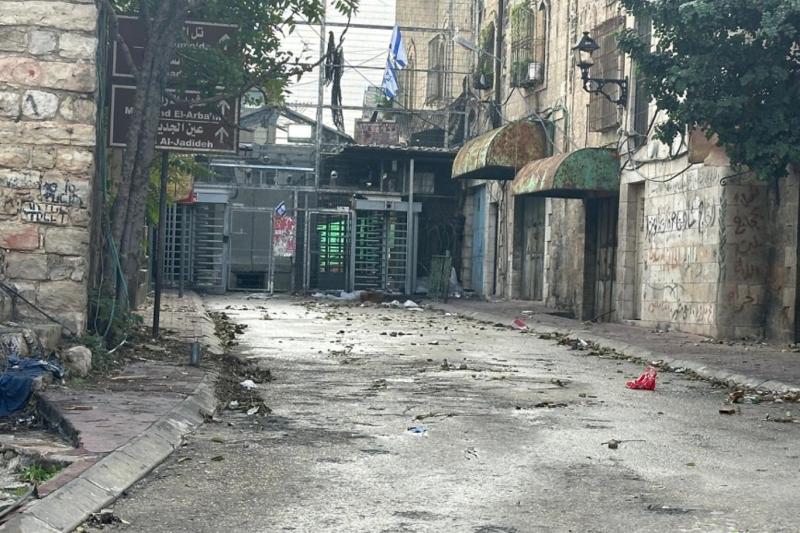 Halil'de Şehitler Caddesi, Kuşatma 50 gün sürdü ve okullar bile kapalı kaldı. Kaynak-independent arabia..jpg