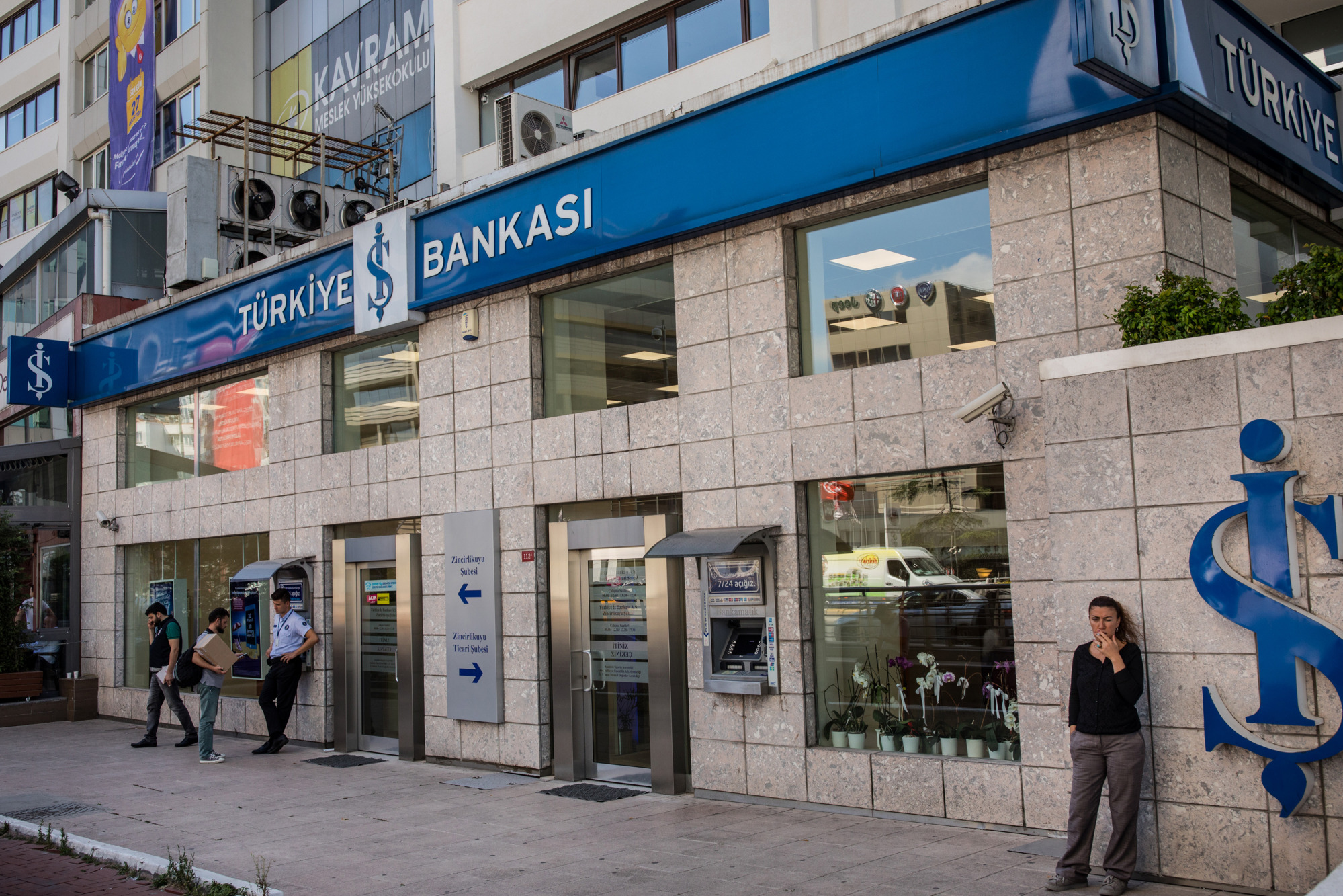 CHP hisselerinin Hazine'ye devrinin yeniden gündeme gelmesiyle İş Bankası'nda  kayıp yüzde 2'yi aştı | Independent Türkçe