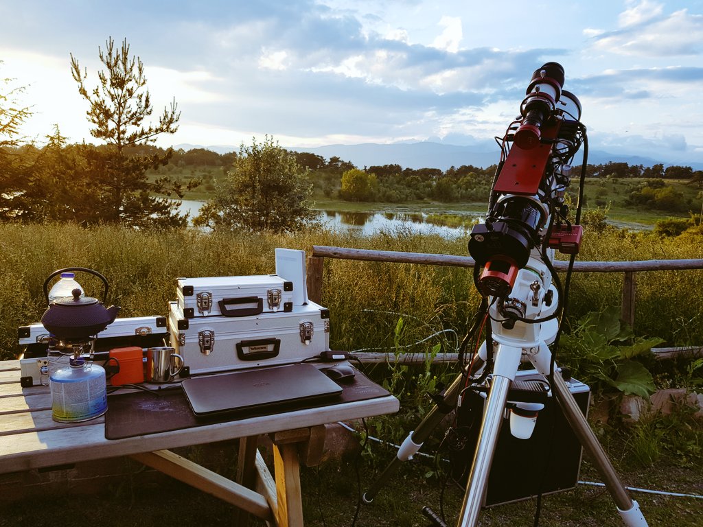 Yigit qiz dostini uning oldida aldayapti (porno) Talabalar uchun jinsiy orgiyalar