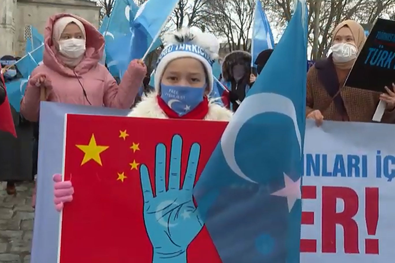 Uygur dernekleri, Çin Dışişleri Bakanı'nın Türkiye ziyaretini protesto etti  | Independent Türkçe