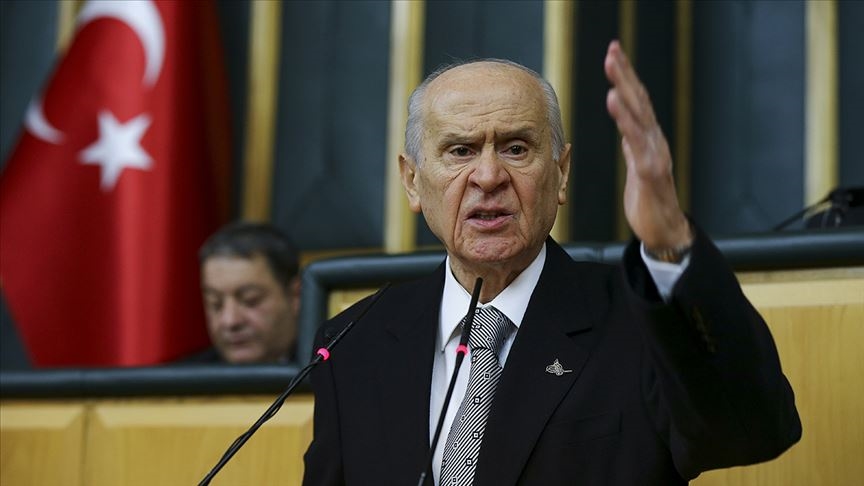 Bahçeli'den Sezen Aksu'ya: Serçeliğini bil, kafası arızalı | Independent Türkçe