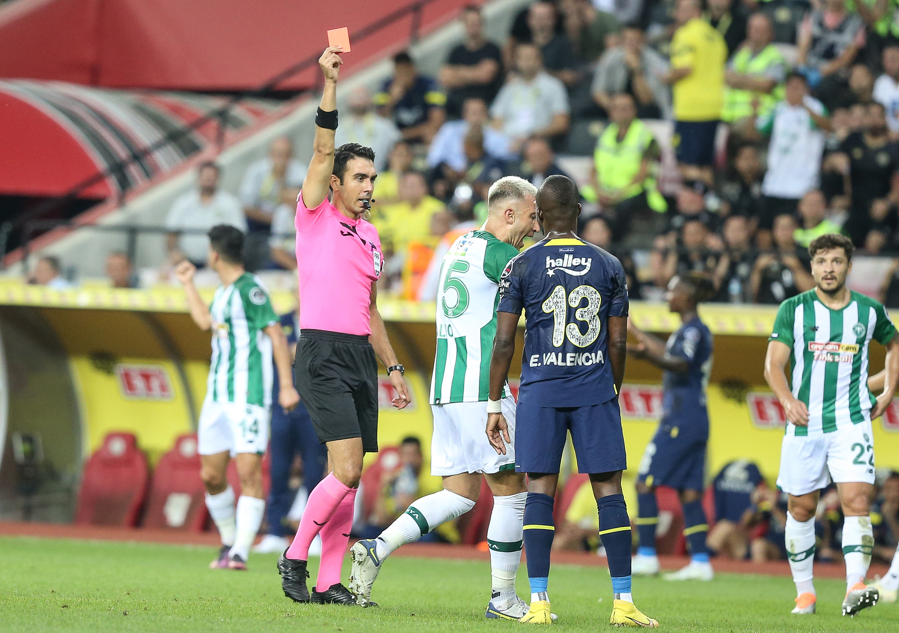 Antalyaspor vs Fenerbahçe: A Clash of Football Titans