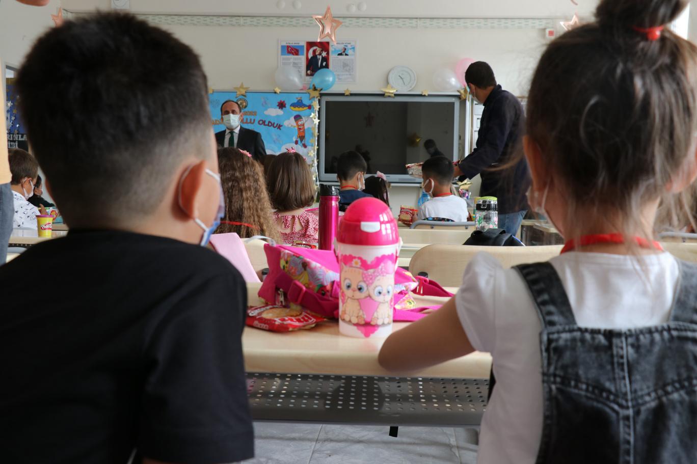 Cumhurbaşkanlığı Yıllık Programı ile ortaya çıktı: 2,5 milyon çocuk  yardımla okuyor | Independent Türkçe