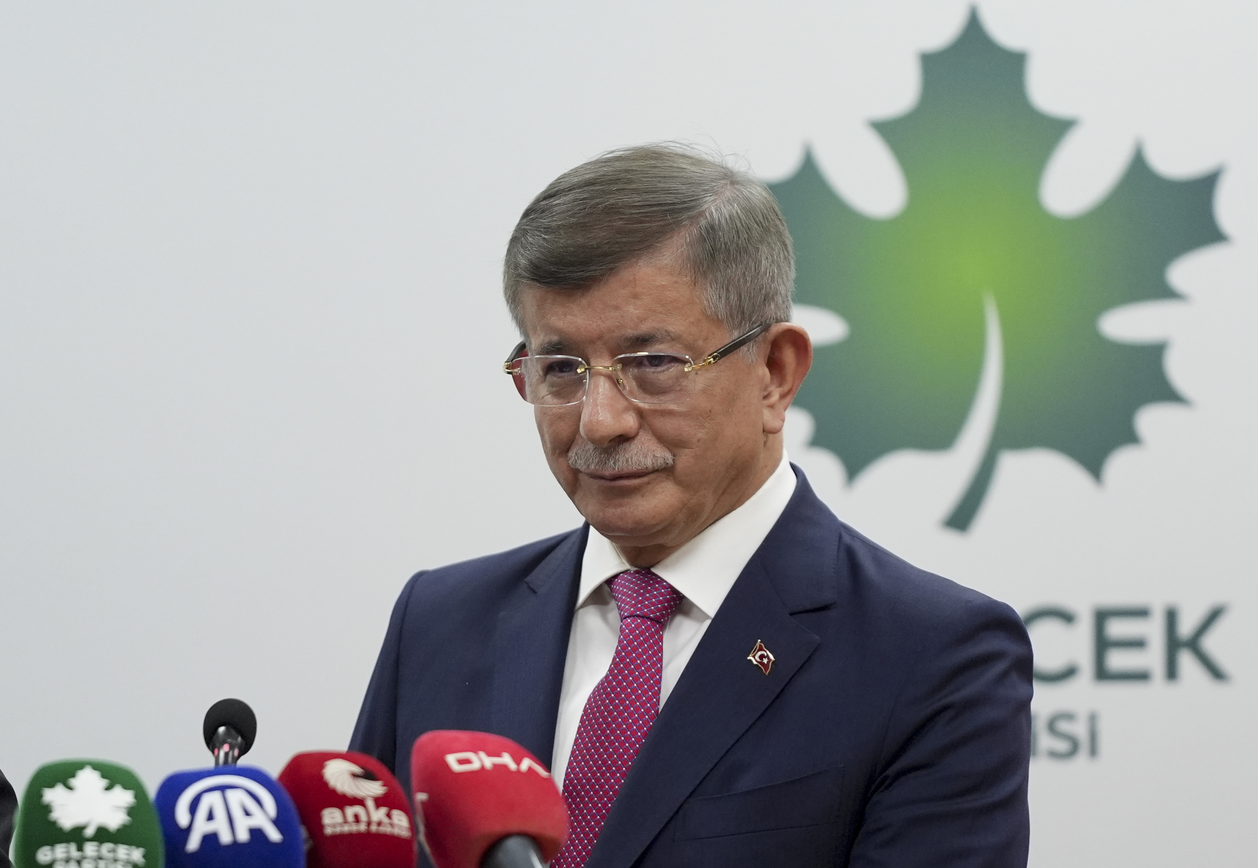 Davutoğlu: Güçlü bir milliyetçi-muhafazakar ve özgürlükçü milliyetçi-muhafazakar ittifak oluşturmak isteyen kim varsa iş birliğine hazırız