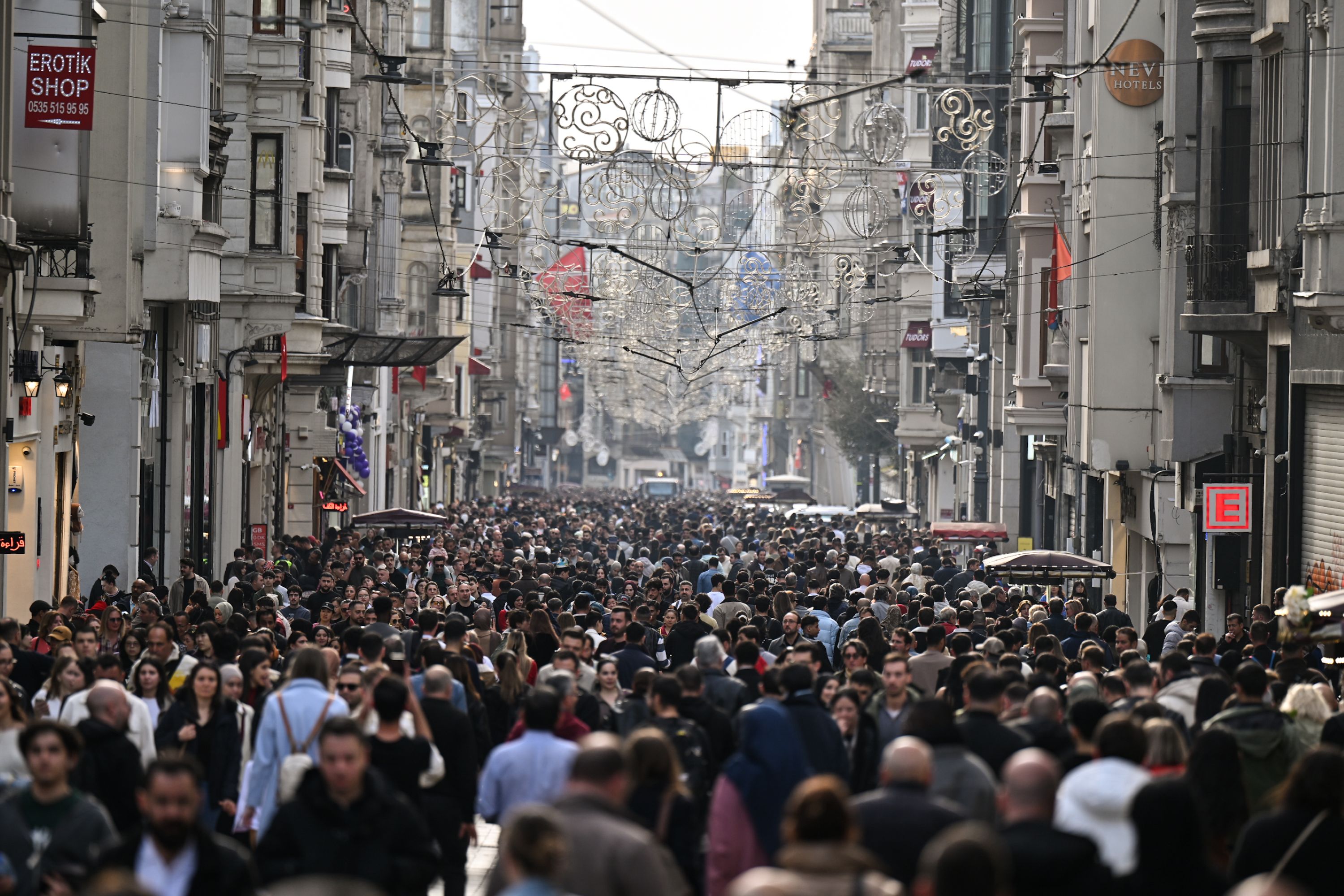 TÜİK: Türkiye’nin yüzde 53,3’ü mutlu, en büyük sorun hayat pahalılığı