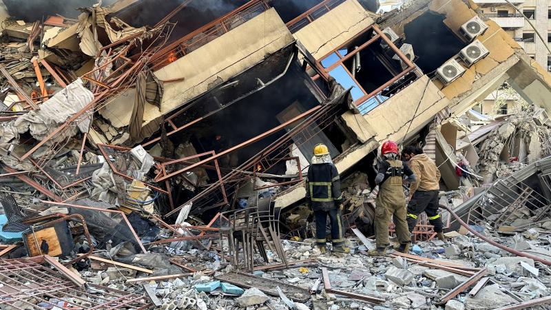 İsrail'in Lübnan'a yönelik saldırılarında yıkılan bir bölge