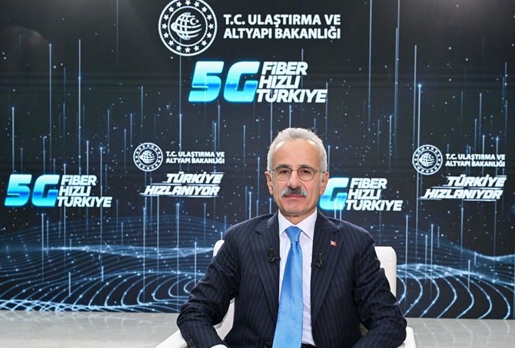 Bakan Uraloğlu duyurdu: 5G'ye geçiş 31 Mart'ta, akıllı ulaşımda da kullanılacak