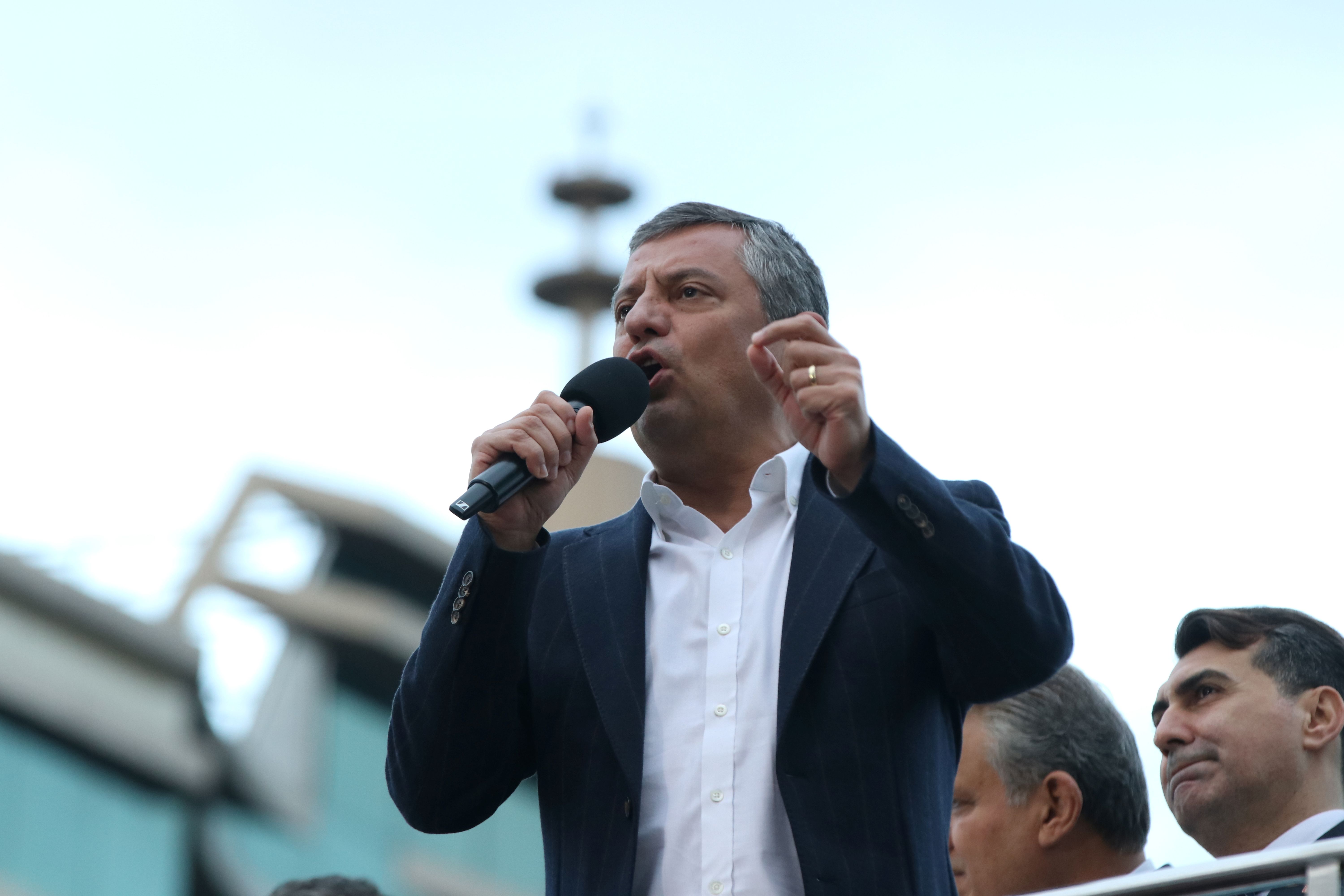 Özgür Özel Çanakkale'de: Anketlerde davaların siyasi olduğuna inanç yüzde 60, darbeye kalkışanlar milleti inandıramamış