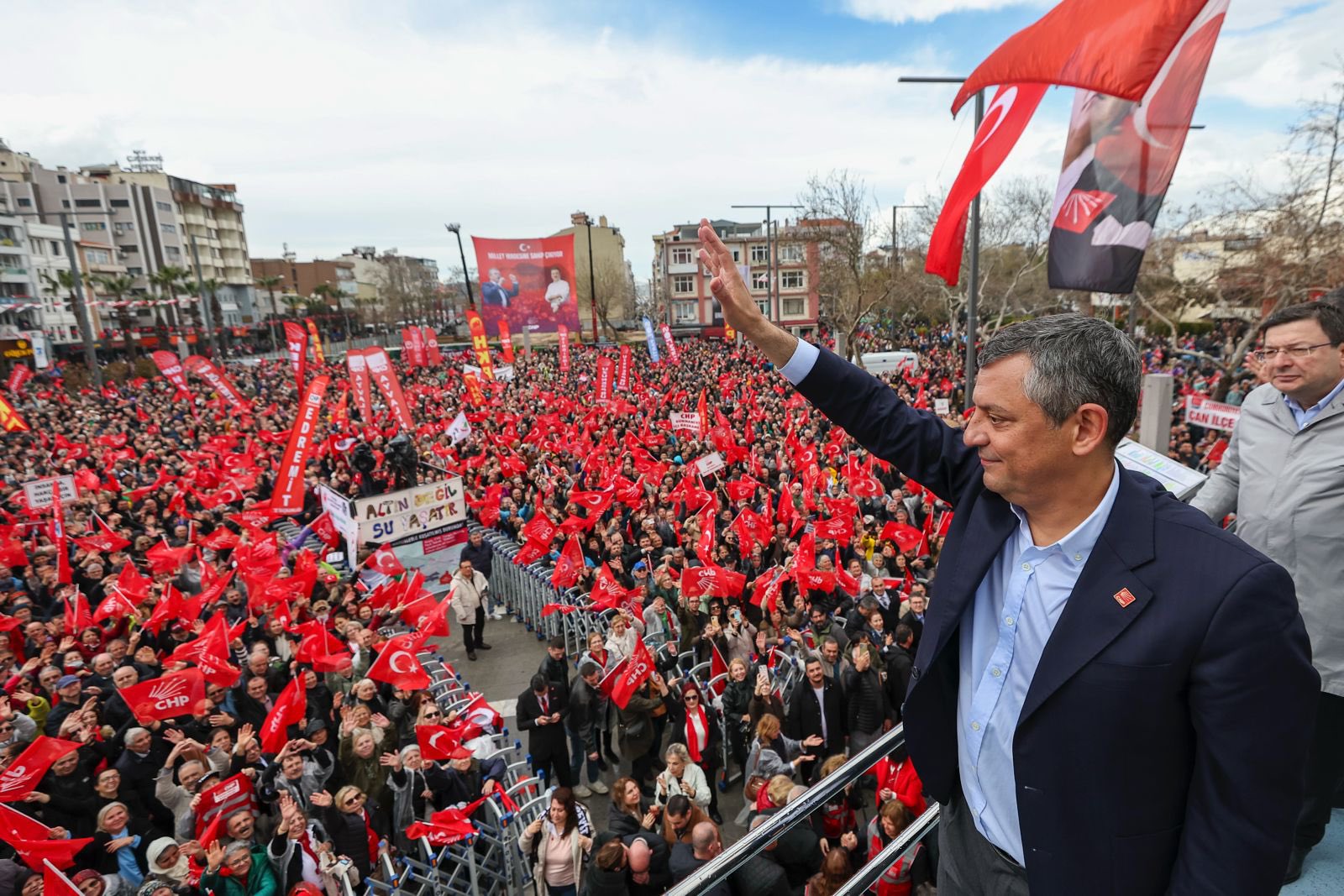 Özgür Özel: Kimse bu kara düzenden tek başına kurtulamaz ya hep birlikte başaracağız ya hepimiz perişan olacağız