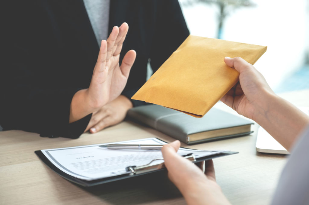 Rüşvet suçunun tarihsel gelişimi ve hukuki boyutu