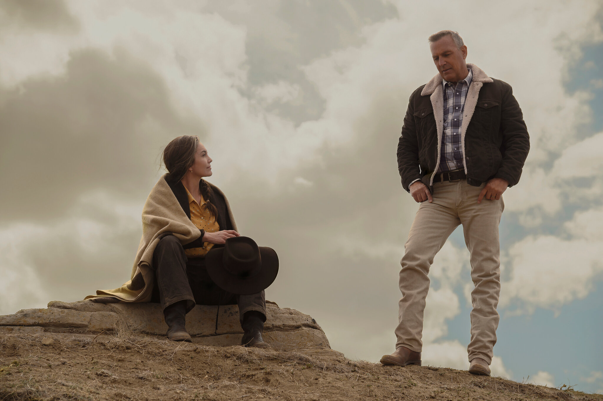 Yıldız isimleri buluşturan western esintili film zirveye oynuyor