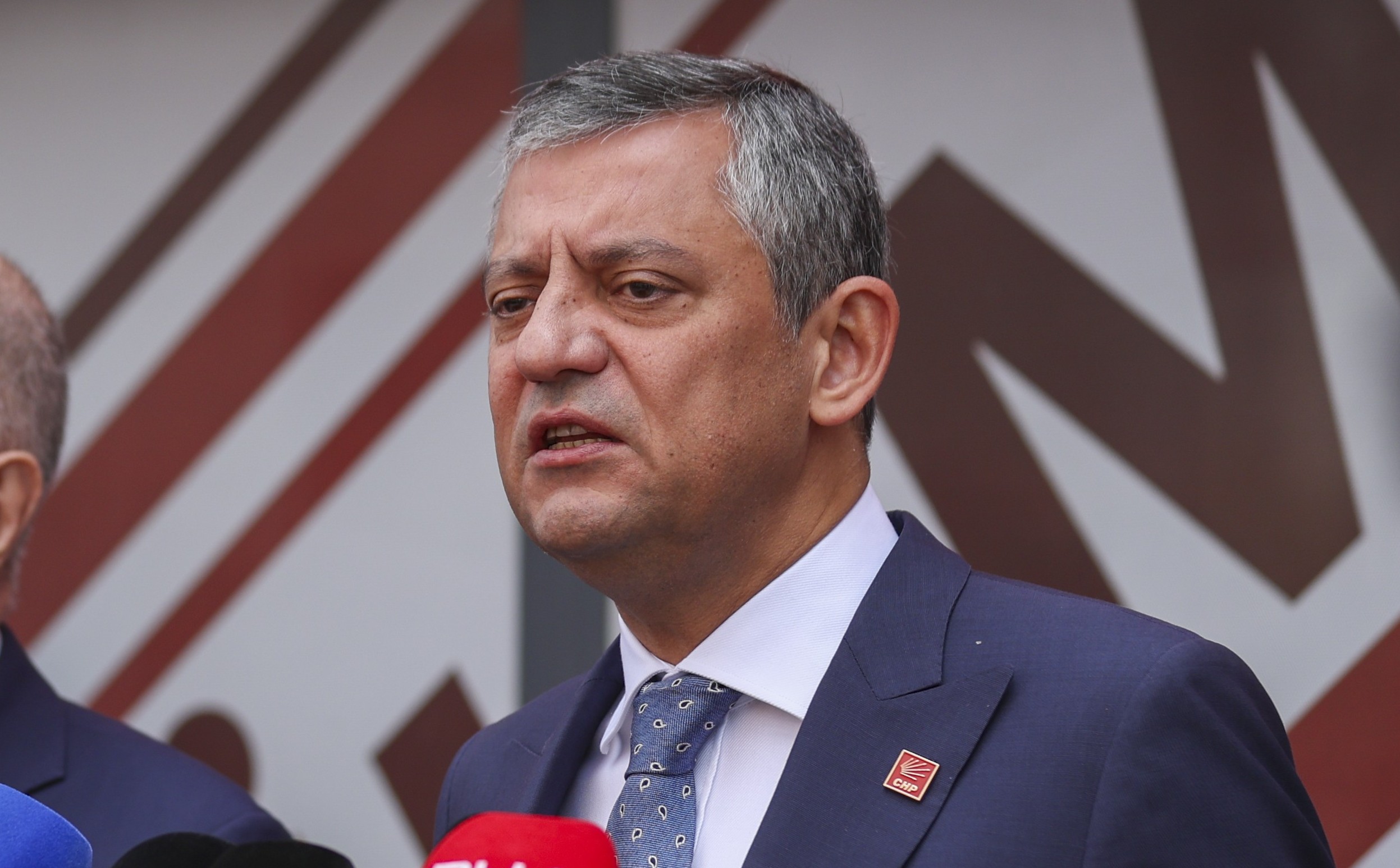CHP'den Zafer Partisi ve SOL Parti'ye ziyaret... Özel'den İsrail Savunma Bakanı Katz'a tepki: İsrail'in karşısında Türkiye, bir ve bütün şekilde aynı tarafta