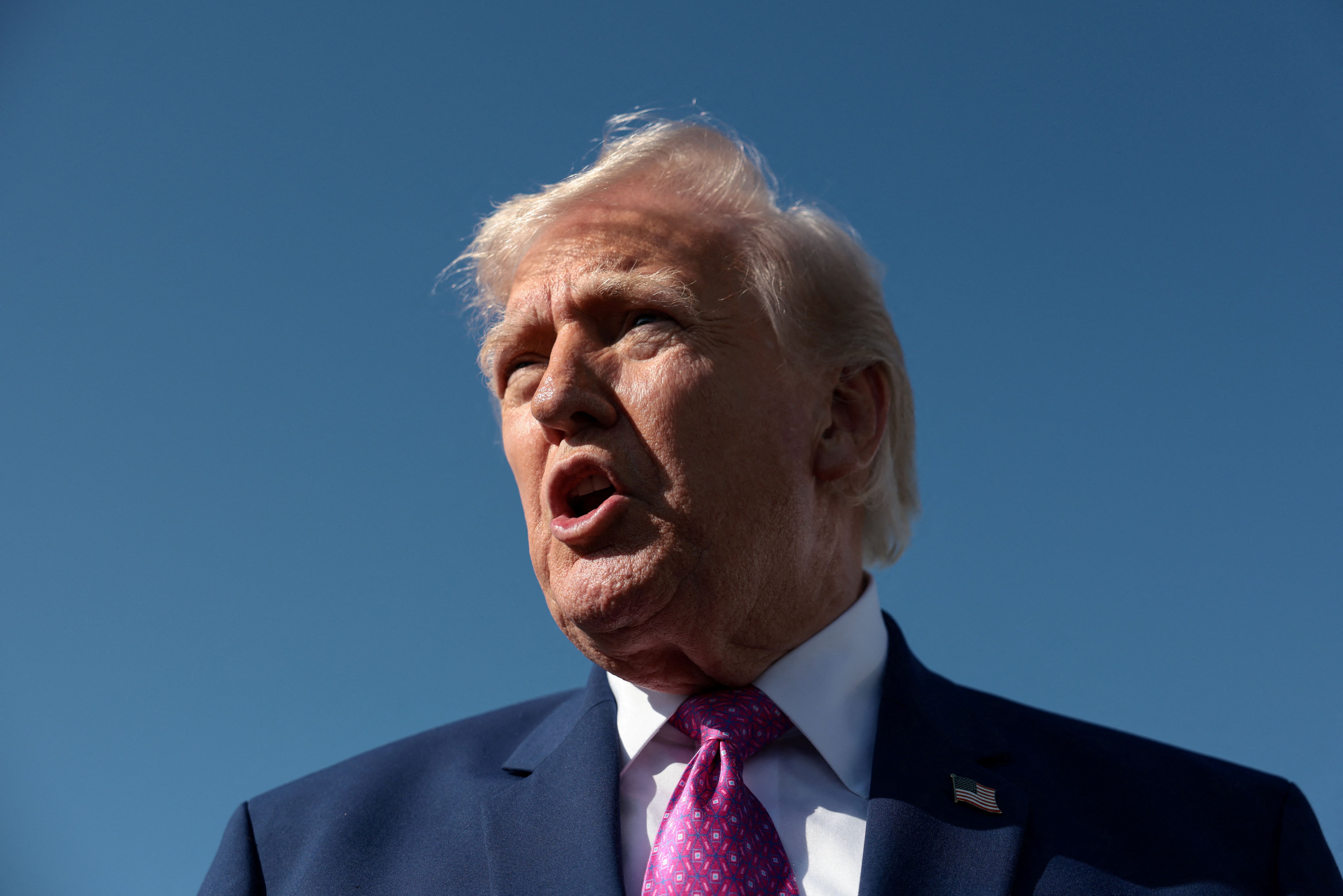 Trump: ABD, Hürmüz Boğazı'ndaki gemilere abluka başlatacak