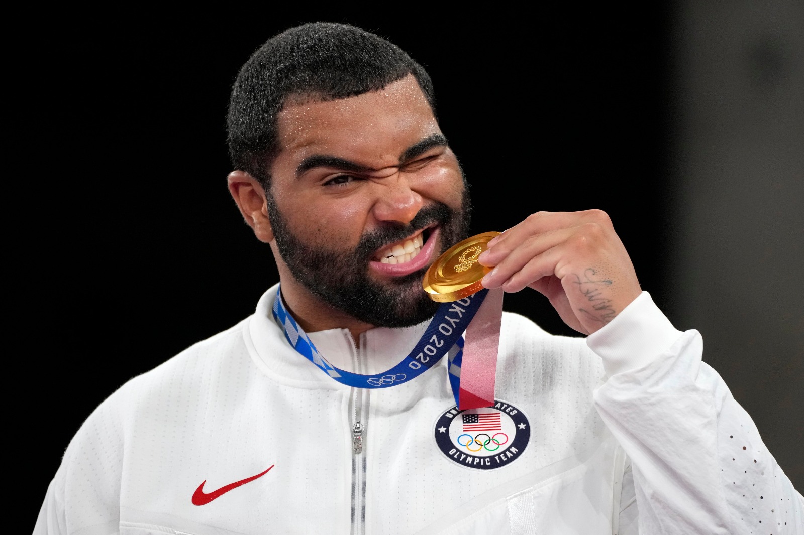 Olimpiyat altınlı güreşçi, UFC'de dövüşecek