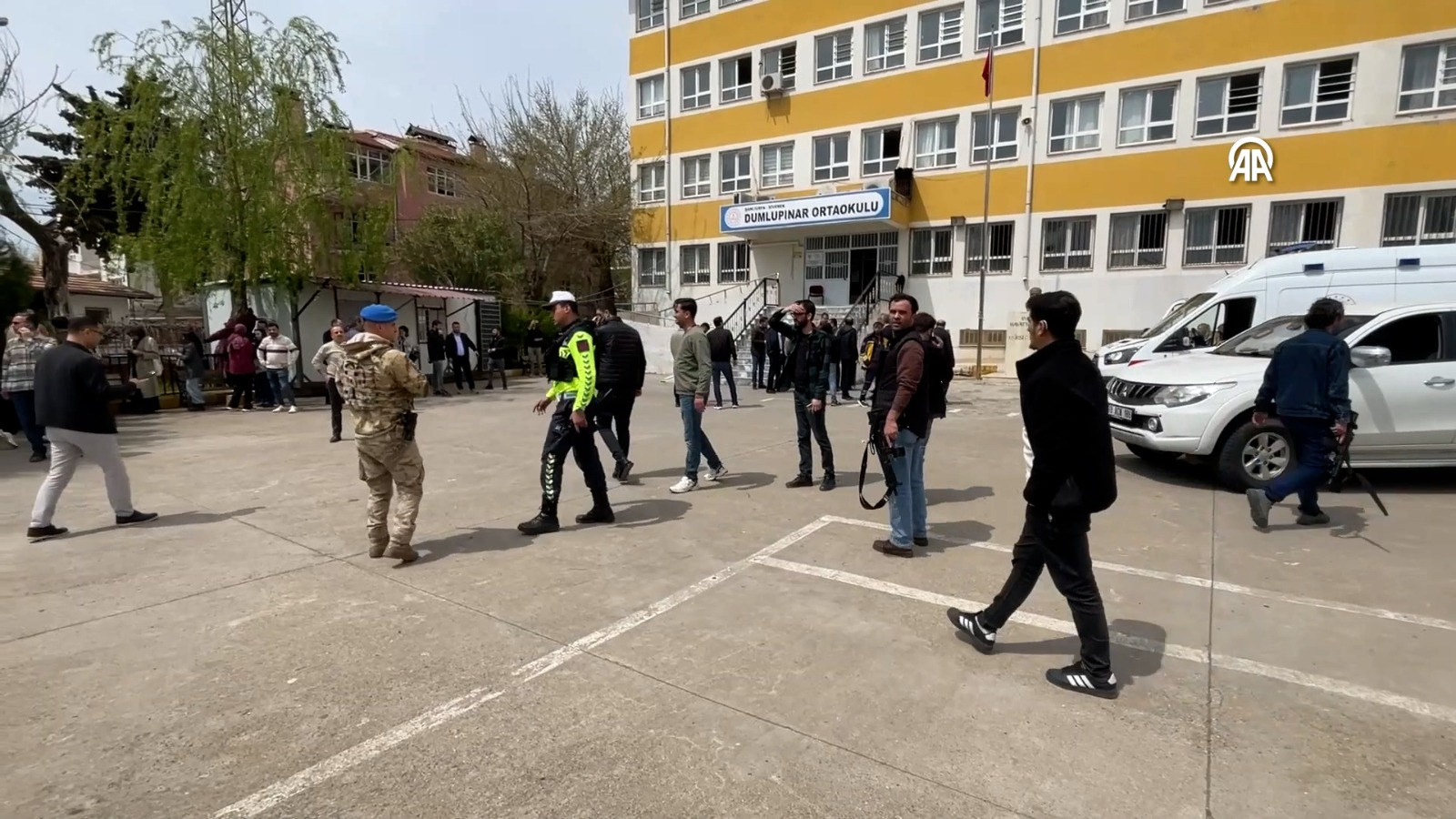 Siverek'te okulda yeni saldırı girişimi