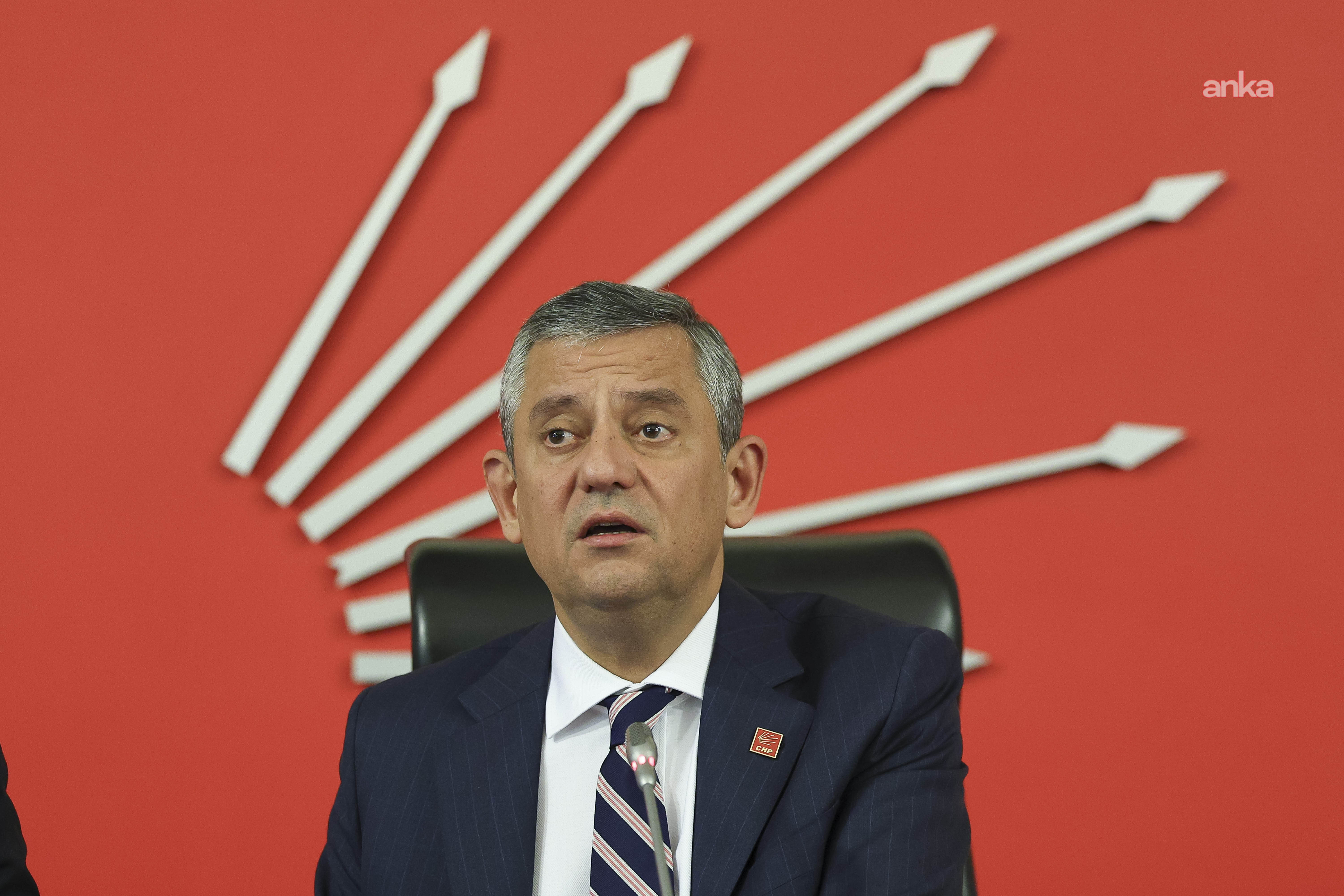 CHP Genel Başkanı Özel:  'Şafak operasyonu yapmayacağız' diye söz verenler, gece bire on kala belediye başkanının evinin kapısına dayanıyor