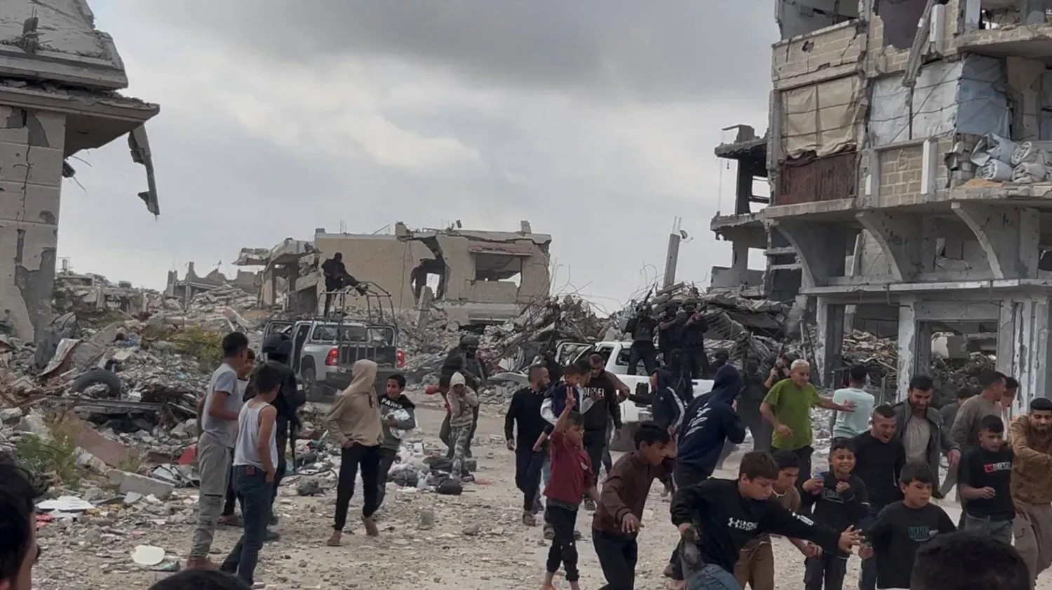 İsrail destekli çeteler, Gazze Şeridi’nin kuzeyinde ve güneyinde güç gösterisi yaptı