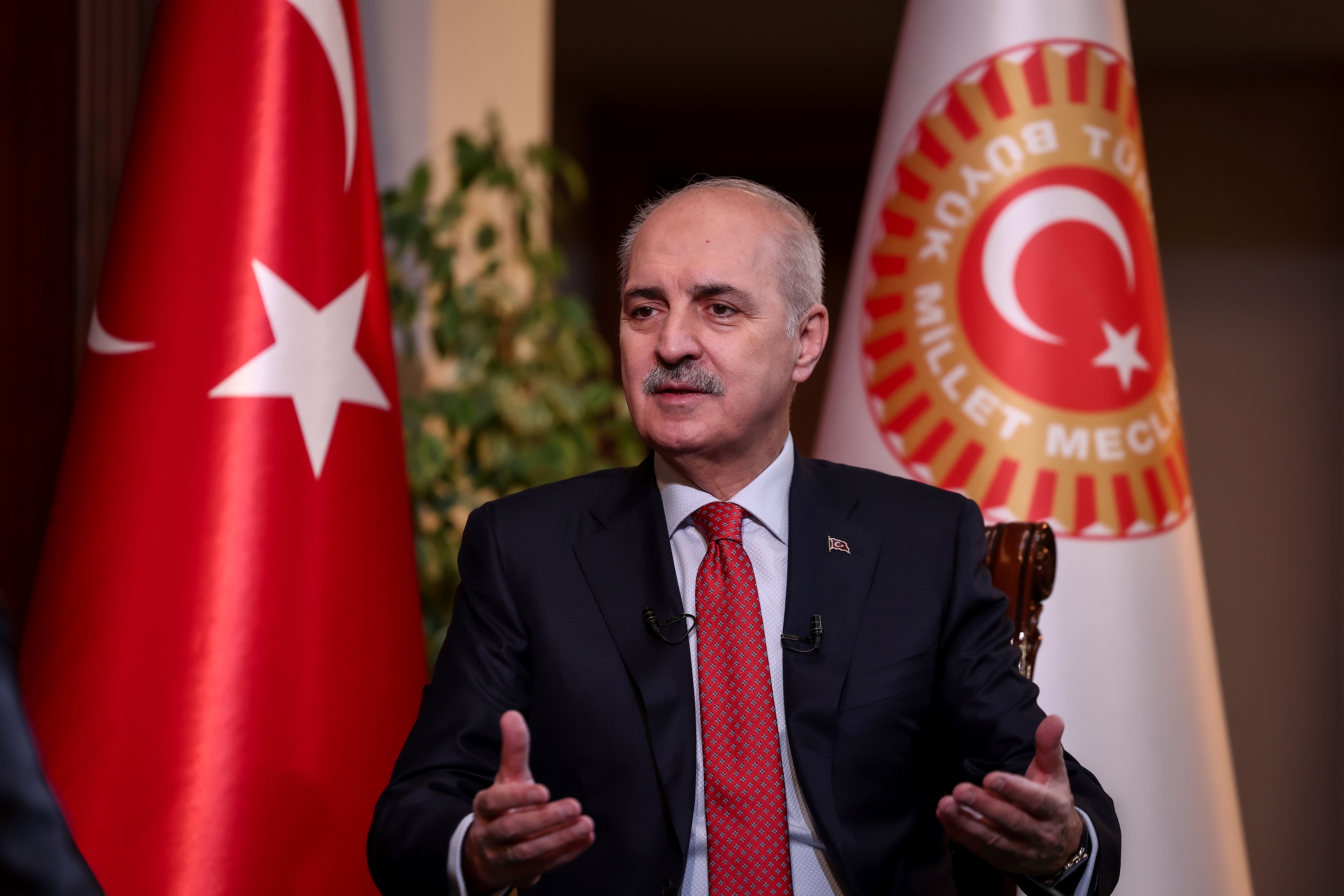 Kurtulmuş, 23 Nisan Çocuk Şenliği kapsamında farklı ülkelerden gelen çocukları kabul etti