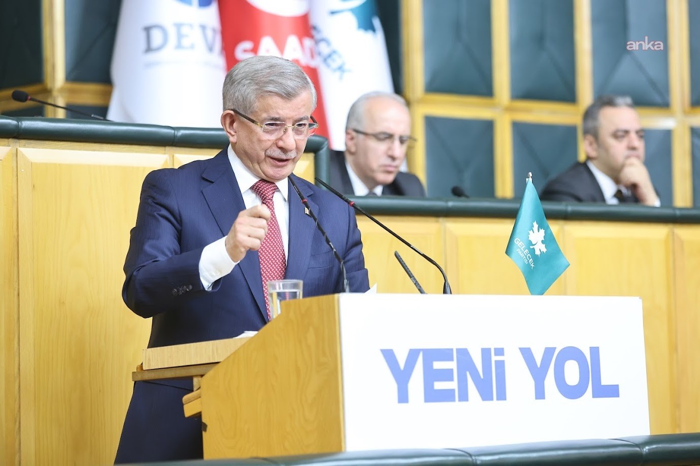 Davutoğlu, ABD Büyükelçisi Barrack'a Tepki Gösterdi: 'Türkiye'nin Meşruiyeti Yurt Dışından Değil, Milletimizden Alınır'