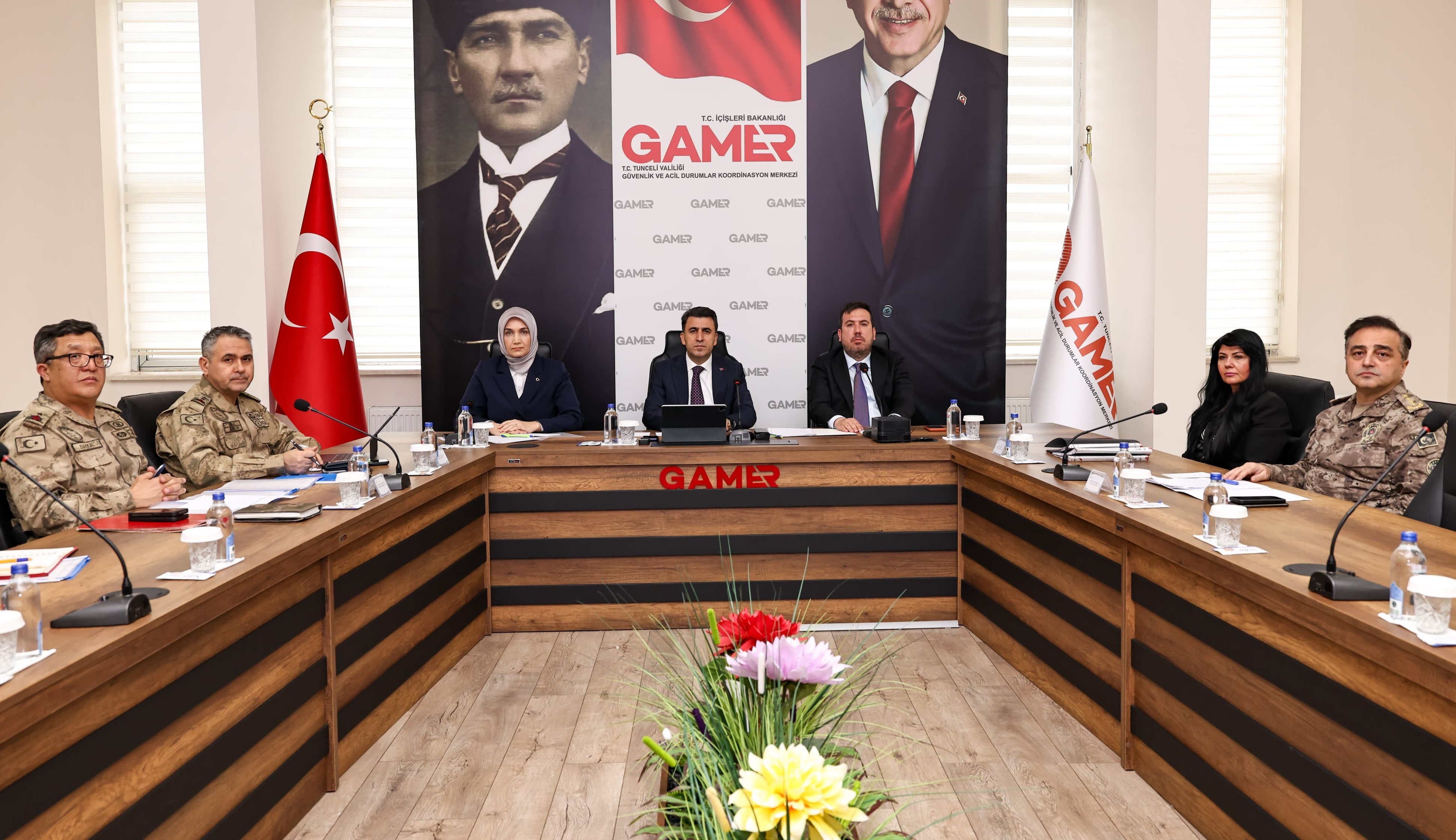 Tunceli Valiliği'nde "Gülistan Doku" toplantısı: Hukuk ve kamu düzeninden taviz verilmeden gerekli tüm adımlar atılacak