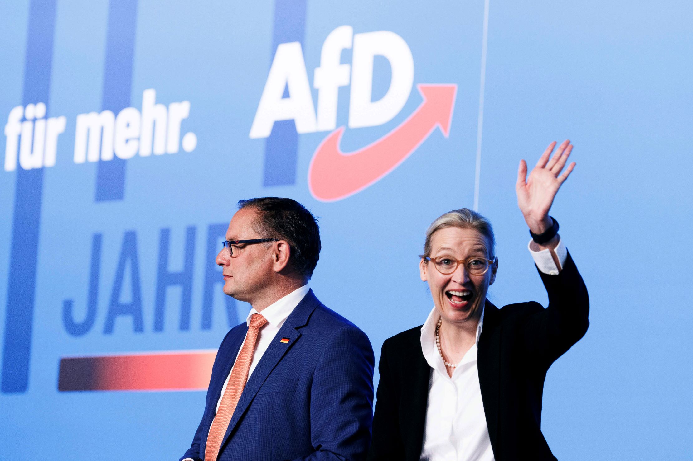 Yeni anket sonuçlarına göre AfD rekor kırıyor