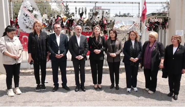 CHP heyeti okul saldırısında hayatını kaybedenlerin aileleriyle görüştü