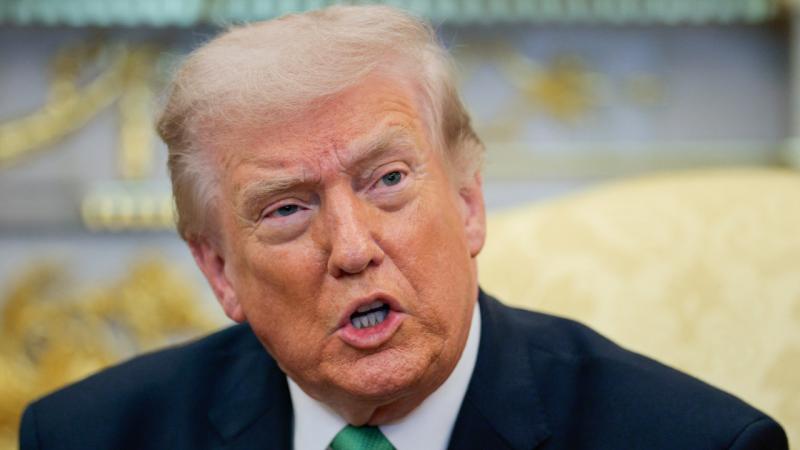 Trump, AB’nin ticaret anlaşmasına uymadığını öne sürerek otomotiv sektörüne yönelik gümrük vergisini yüzde 25 artırma kararı aldı