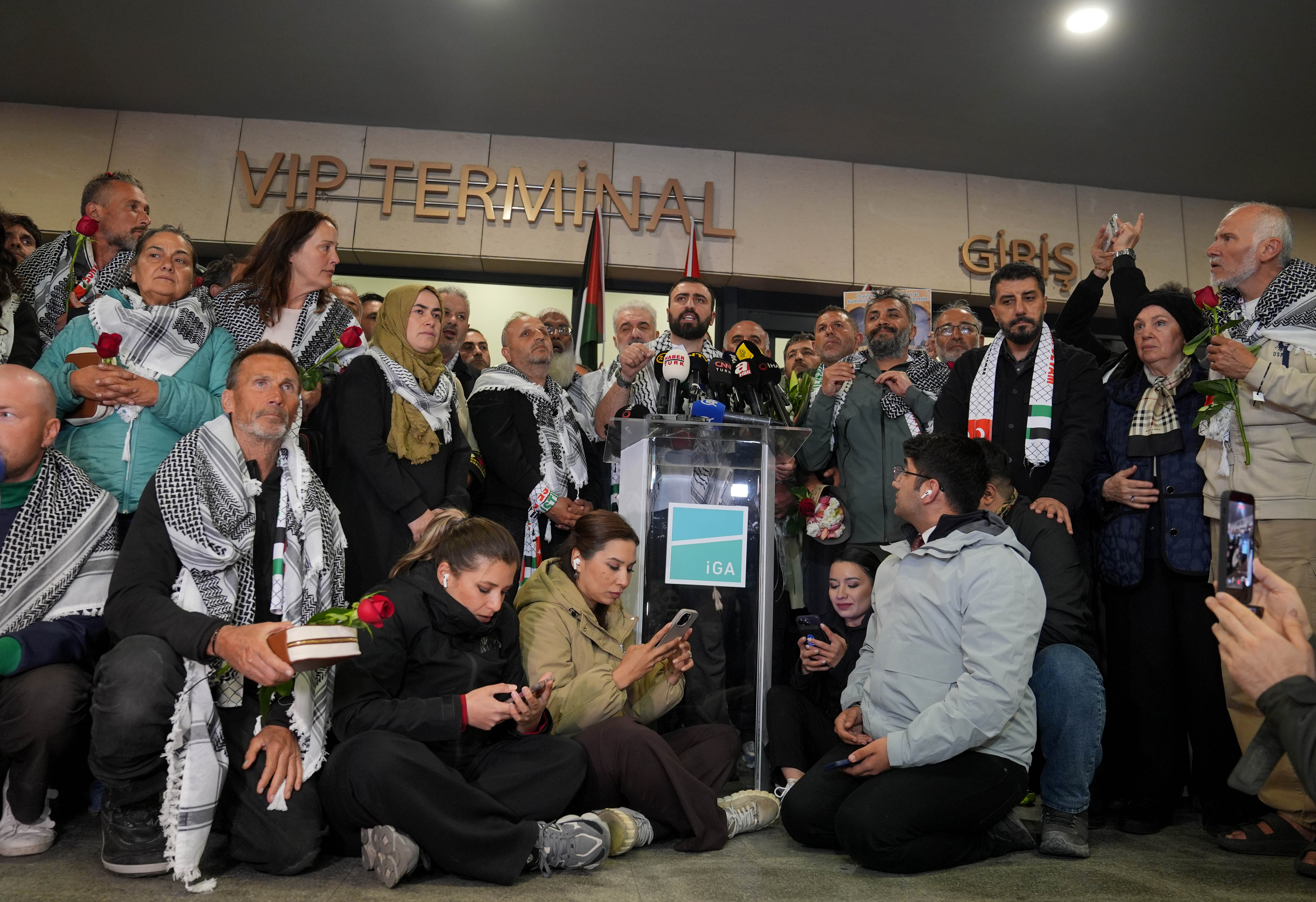 İsrail tarafından alıkonulan Sumud Filosu aktivistleri yurda döndü