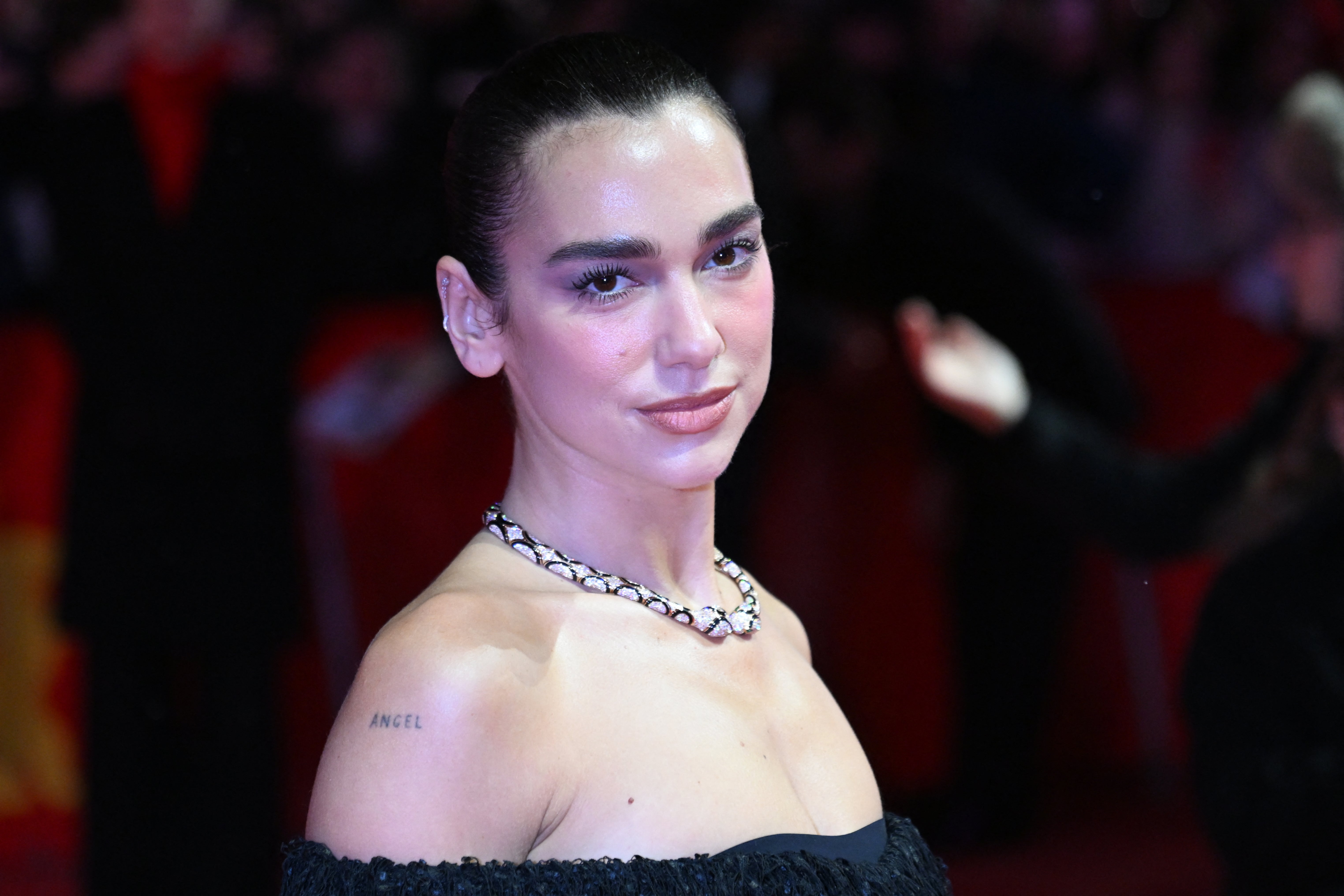 Dua Lipa merakla beklenen organizasyonda sahne almayı reddetmiş