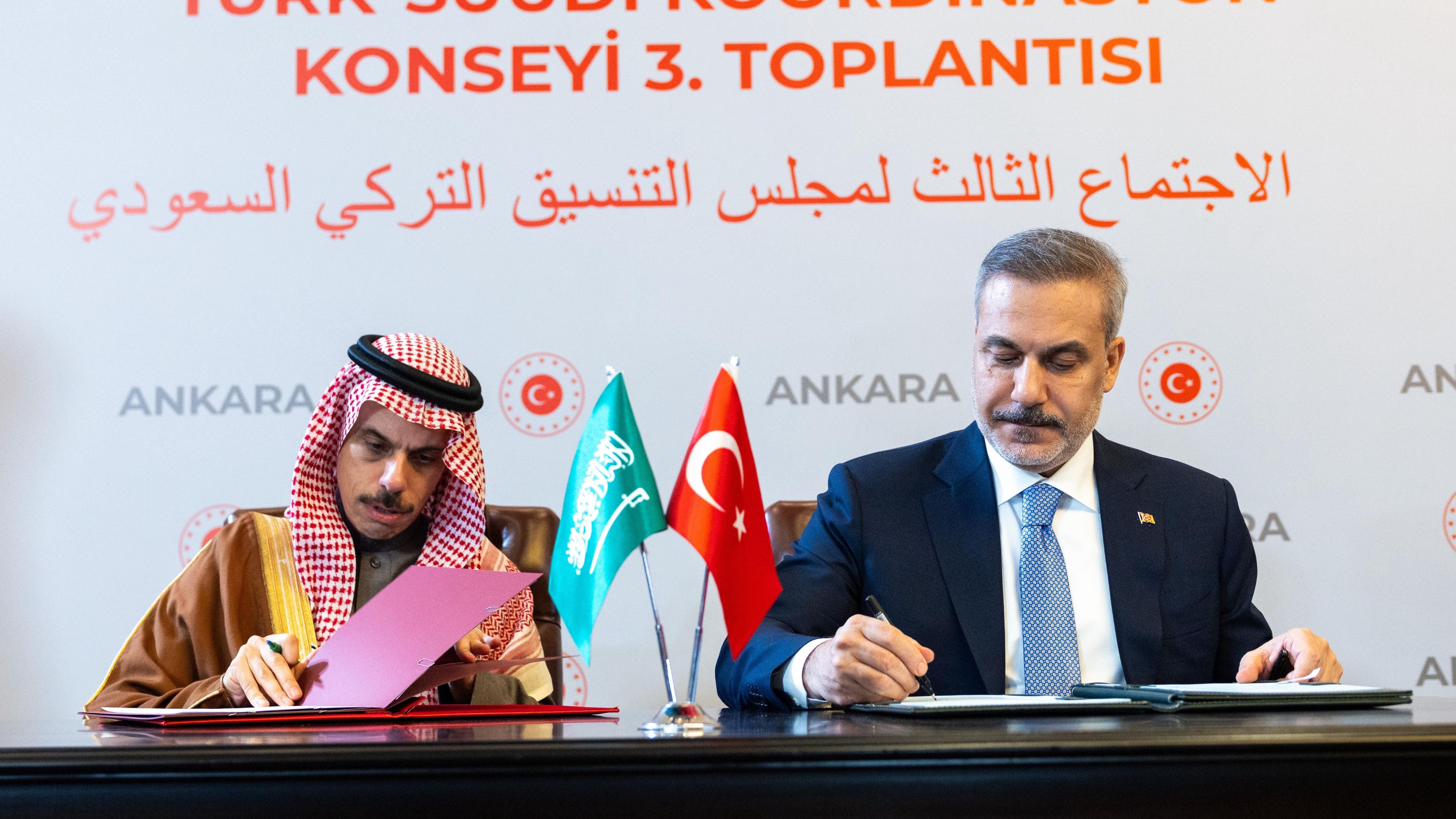 Türkiye ile Suudi Arabistan arasında vize muafiyeti anlaşması imzalandı