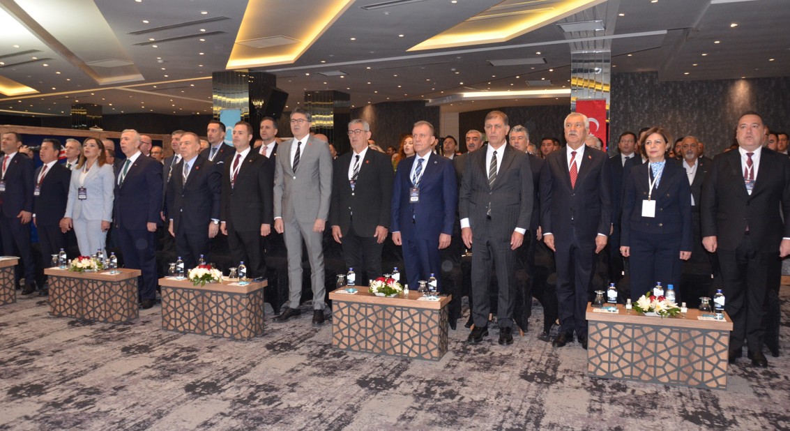 CHP'li büyükşehir belediye başkanları toplantısında parti değiştirenlere 