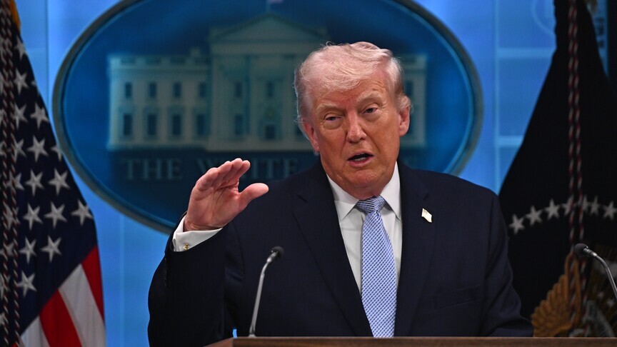 Trump: İran'da zenginleştirilmiş uranyumun bulunduğu tesisi gözetim altında tutuyoruz