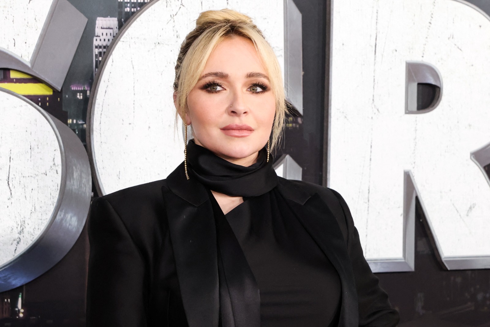 Hayden Panettiere, 18 yaşındayken ünlü bir aktörün yatağına zorla sokulduğunu anlattı