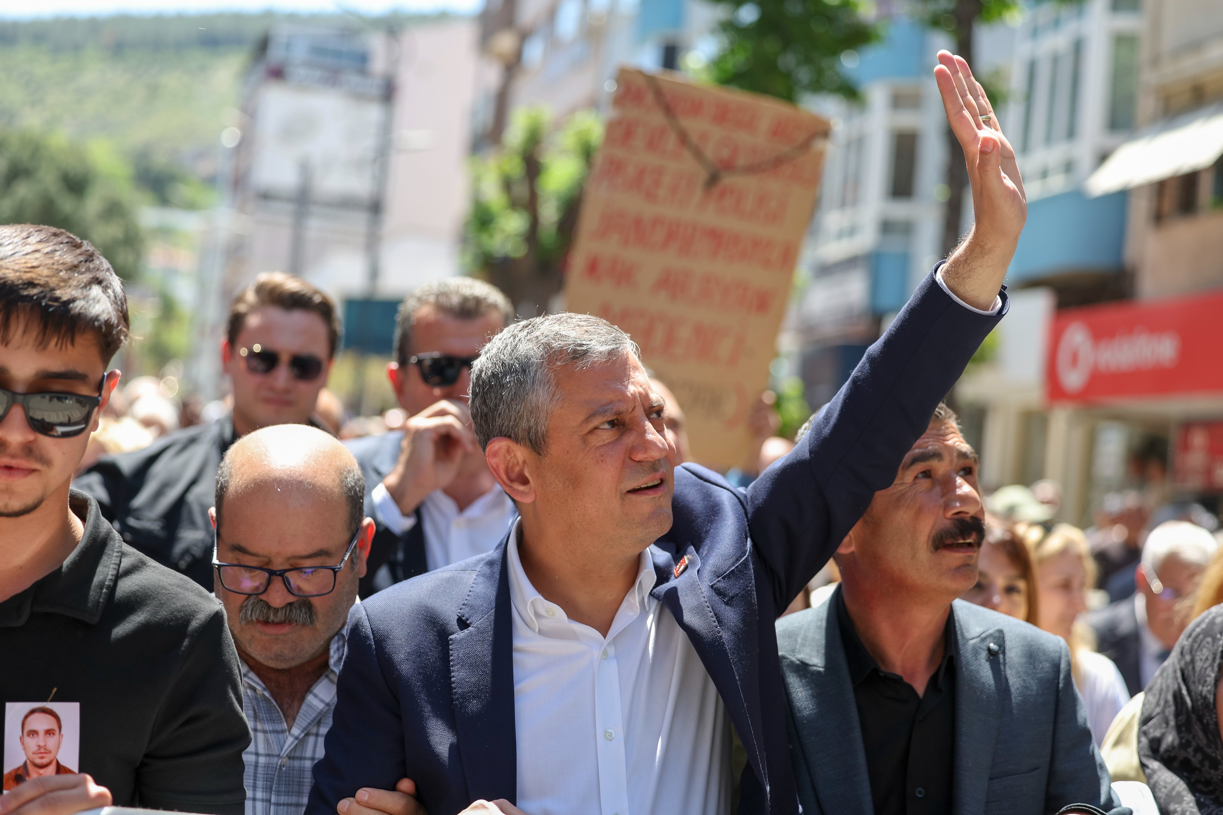 Özgür Özel, Soma'da konuştu: Bu kara düzeni değiştireceğiz, bu rejimi yerle bir edeceğiz
