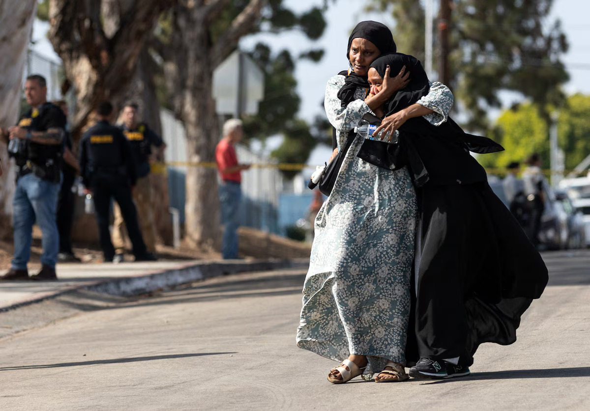 San Diego'daki cami saldırısında üç kişi hayatını kaybetti, saldırganlar intihar etti