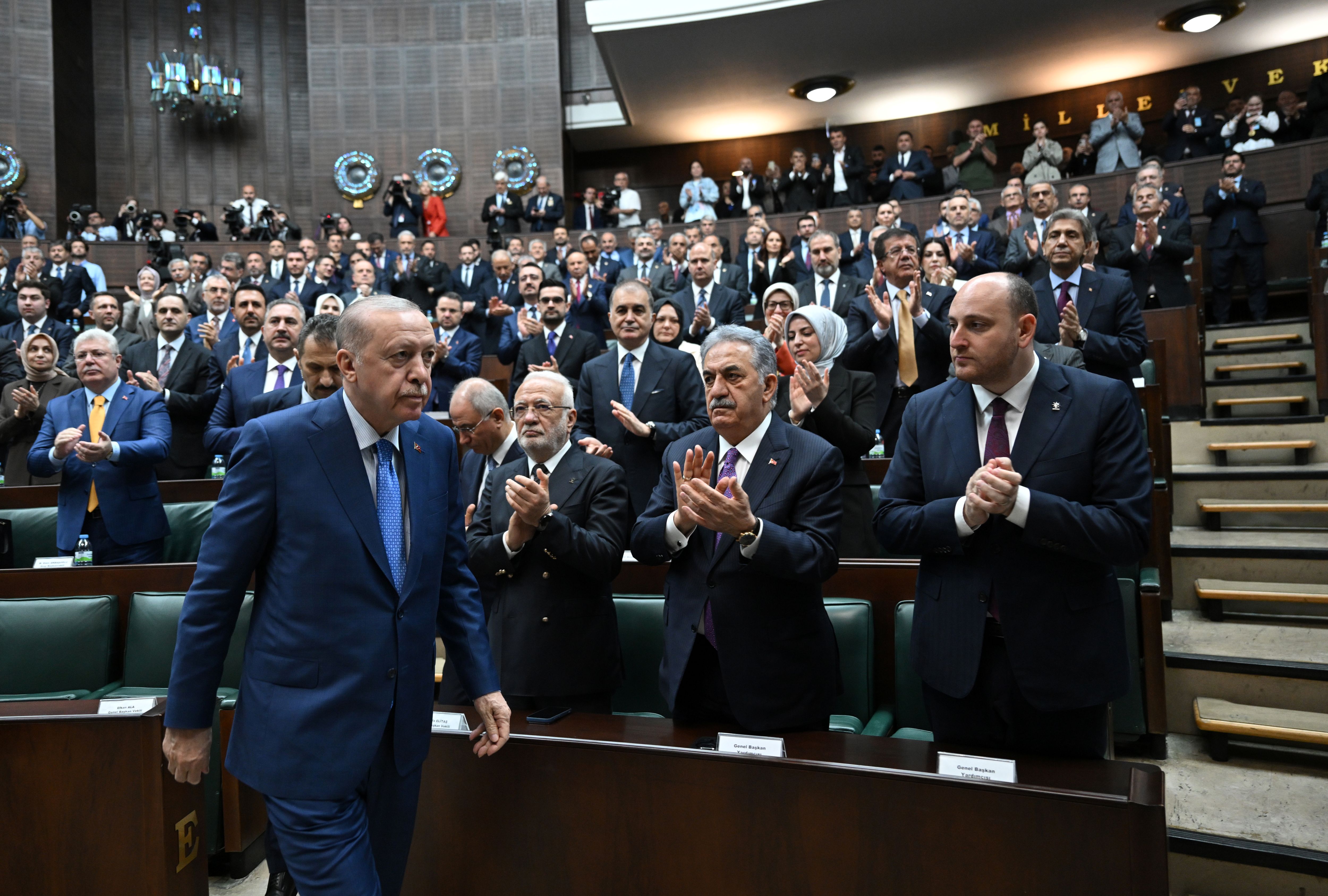 AK Parti Grup Toplantısında Yeni Basın Düzenlemeleri Uygulandı