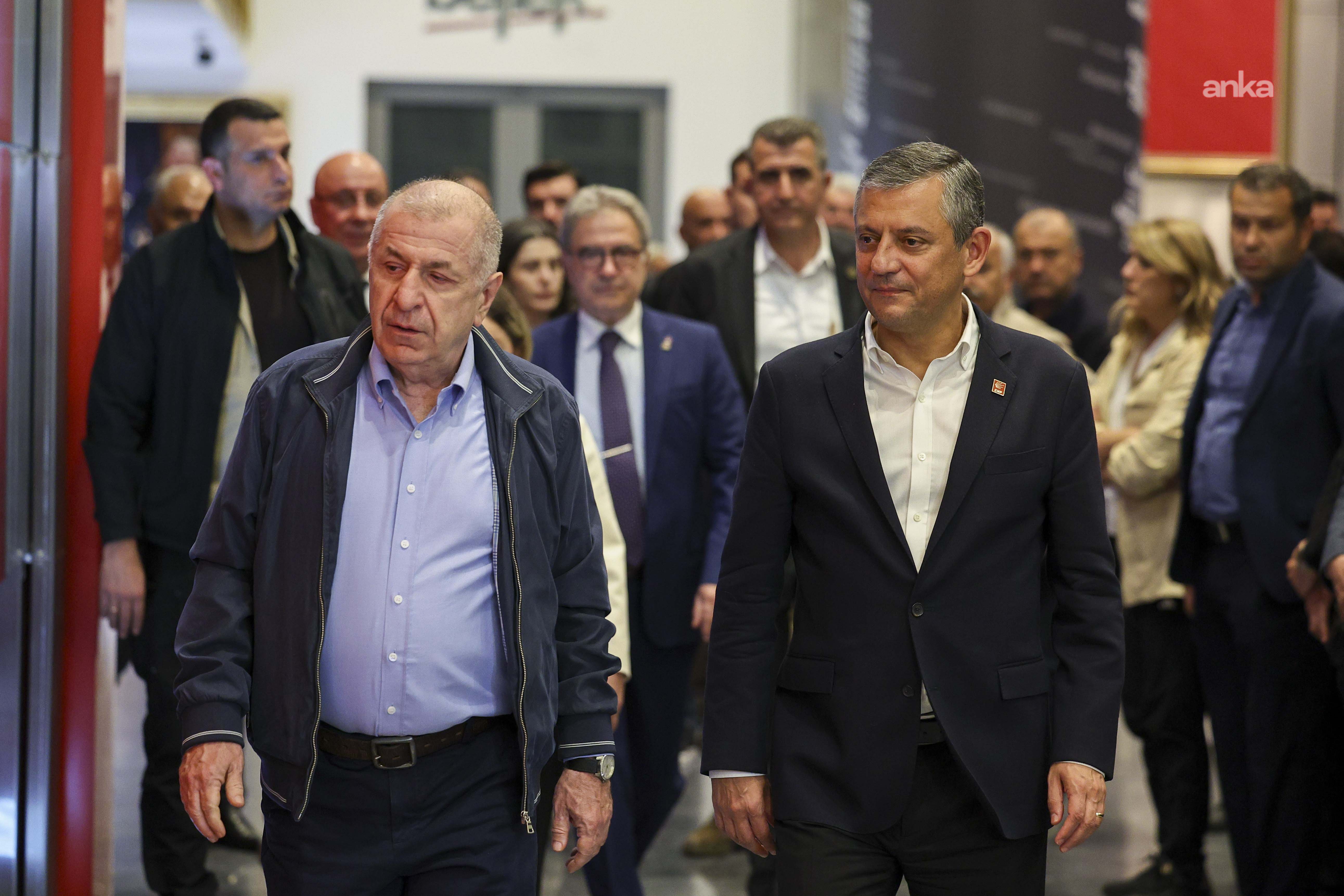 Ümit Özdağ’dan CHP Genel Merkezi’ne gece yarısı dayanışma ziyareti