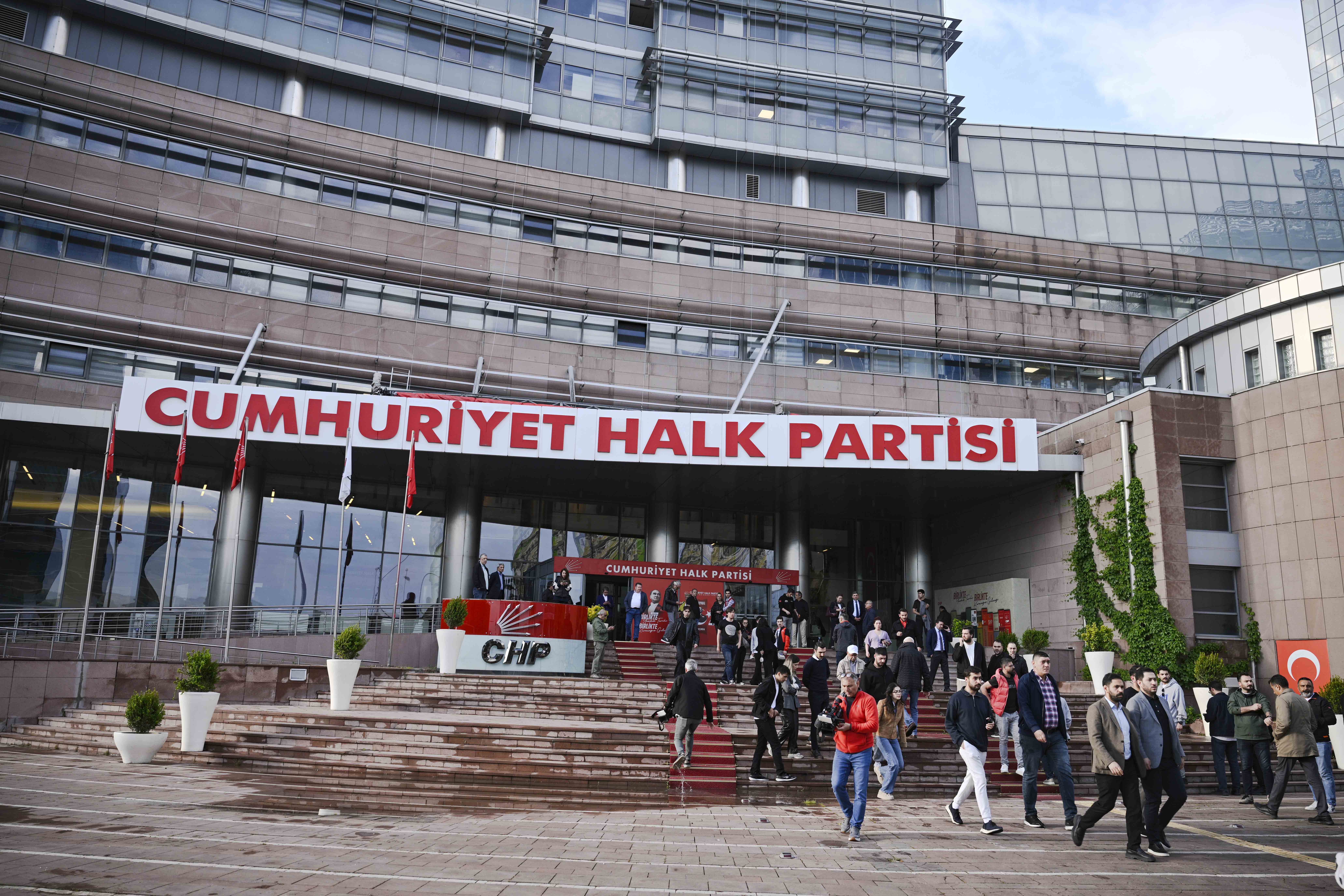 CHP'ye 7 ilde 'kurultay' operasyonu:  13 gözaltı