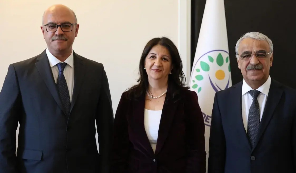 İmralı Heyeti Öcalan'ın değerlendirmesini paylaştı: Herkesi barış ve demokratik toplum sürecine katkı sunmaya çağırıyorum