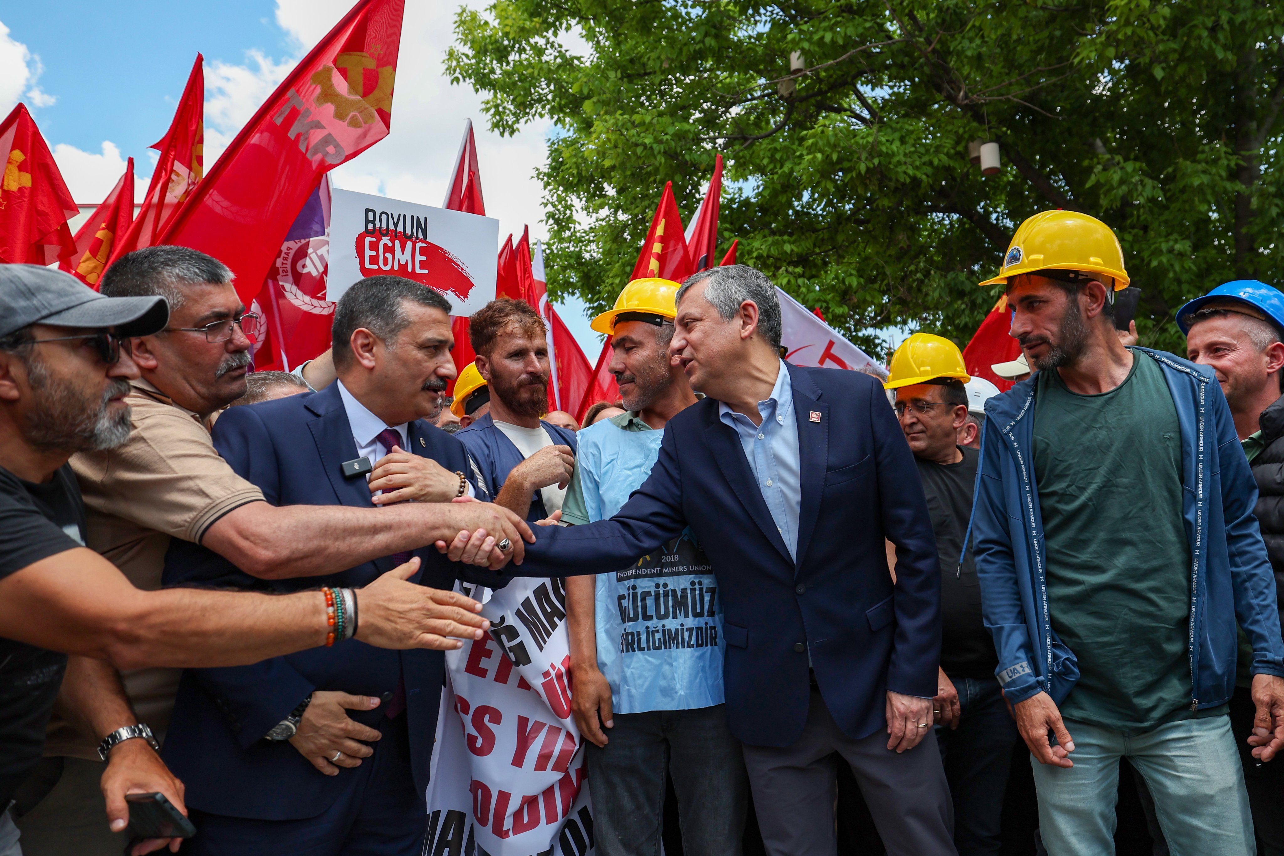 Özgür Özel: Son kuruş ödenene, haklarını alana kadar madencilerin arkasındayız