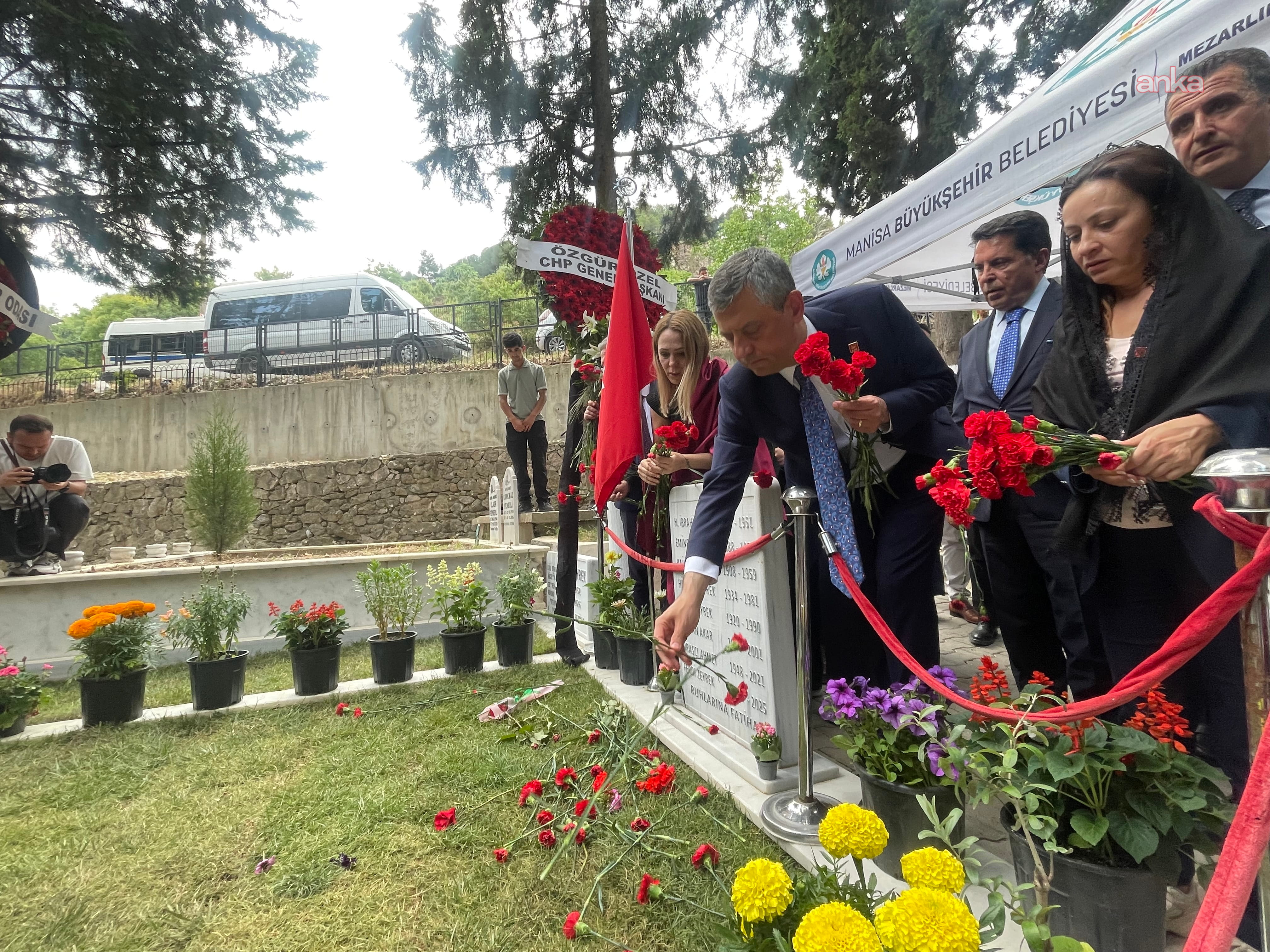 Özgür Özel, Manisa’da Ferdi Zeyrek için düzenlenen