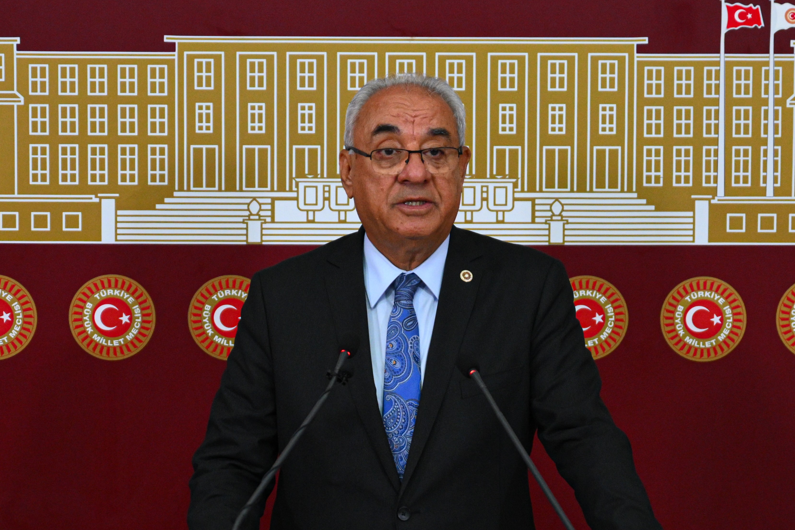 Aksakal'dan CHP'li Emir'in DSP genel başkan yardımcısı ile g