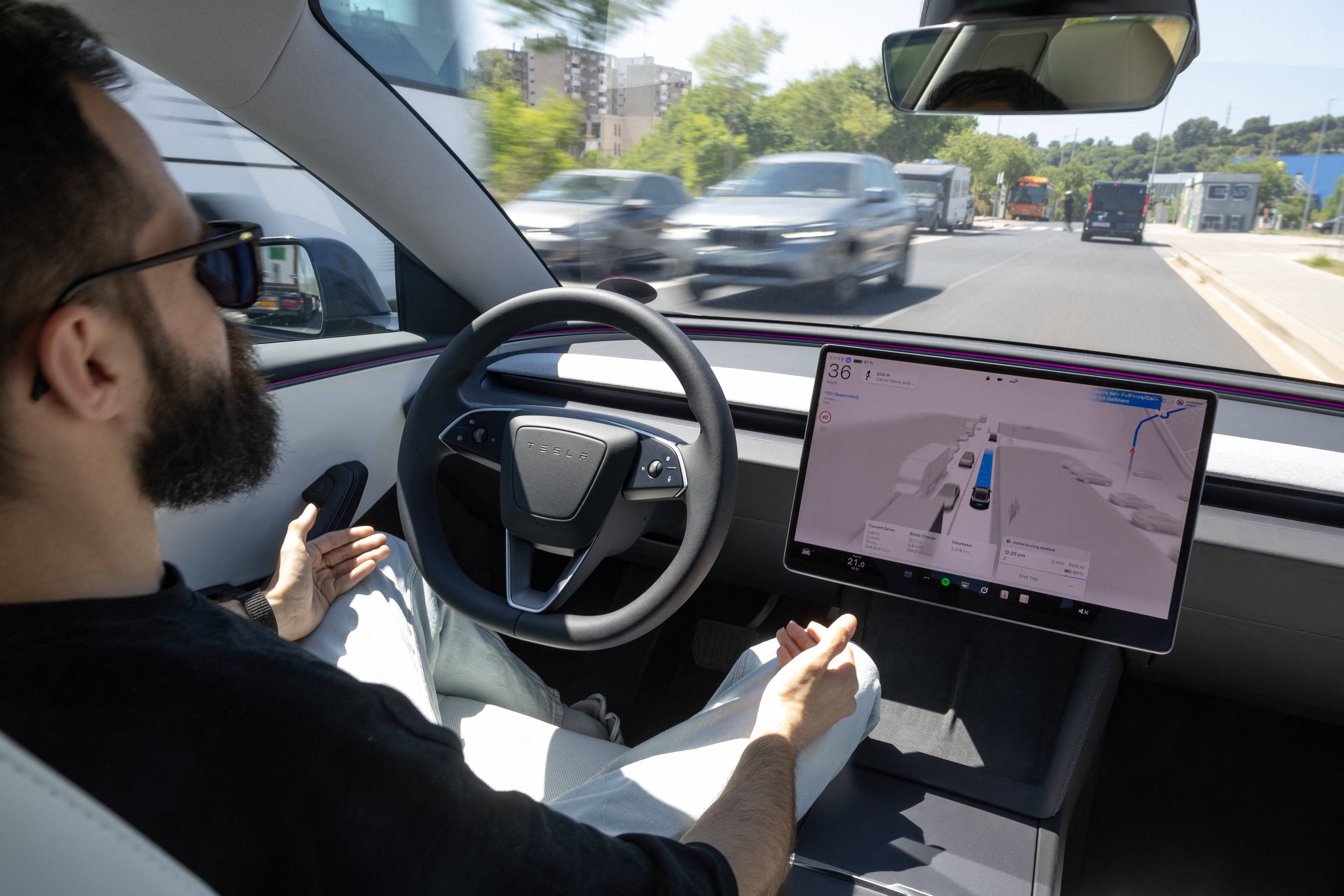 Tesla, Las Vegas sokaklarına 5 bin robotaksi sürmeyi planlıy
