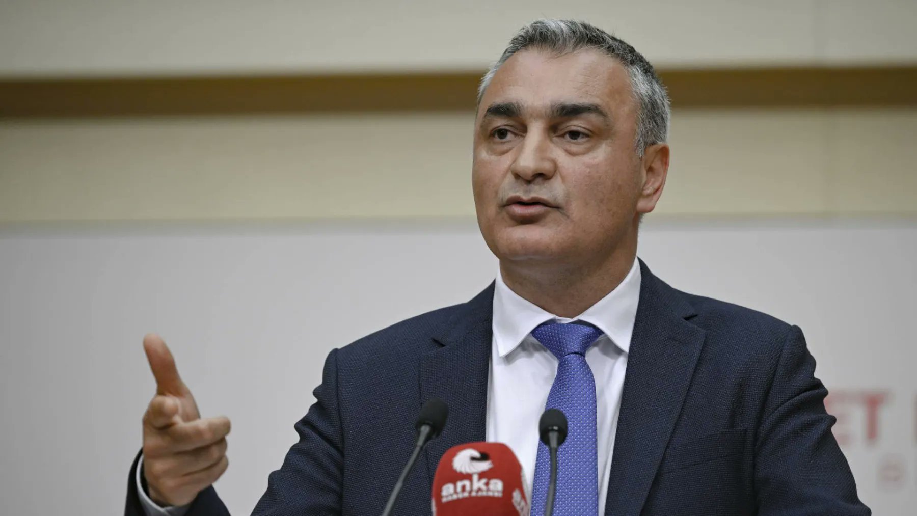 9 CHP milletvekili ihraç talebiyle Yüksek Disiplin Kurulu'na