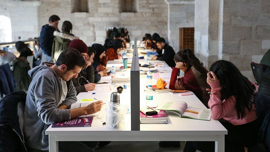 AK Parti, Üniversitelerden İlişiği Kesilen Öğrencilere Yeniden Eğitim Hakkı Tanıyan Teklif Hazırladı