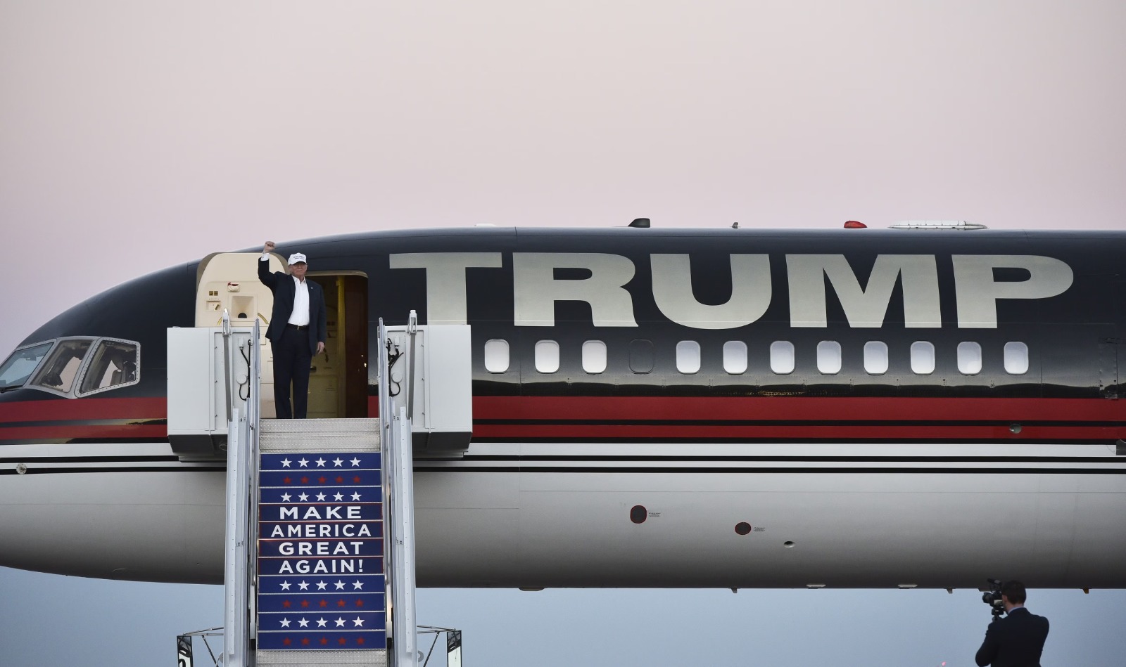 Trump yönetimi göçmenleri sınır dışı edecek havayolu şirketi arıyor